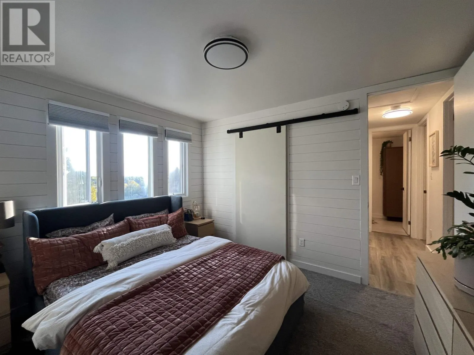 132 Minto Crescent