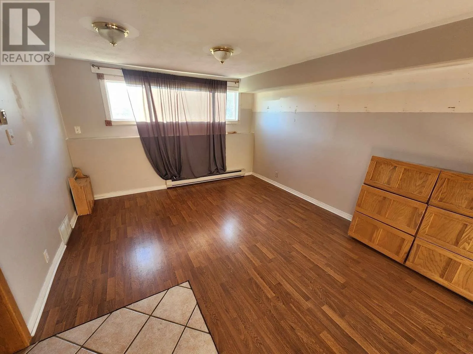38 EASTGROVE CRES