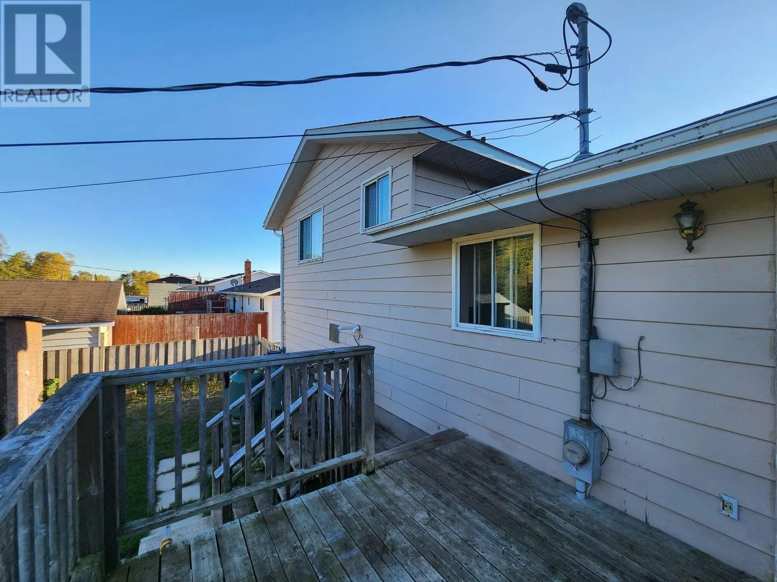 38 EASTGROVE CRES