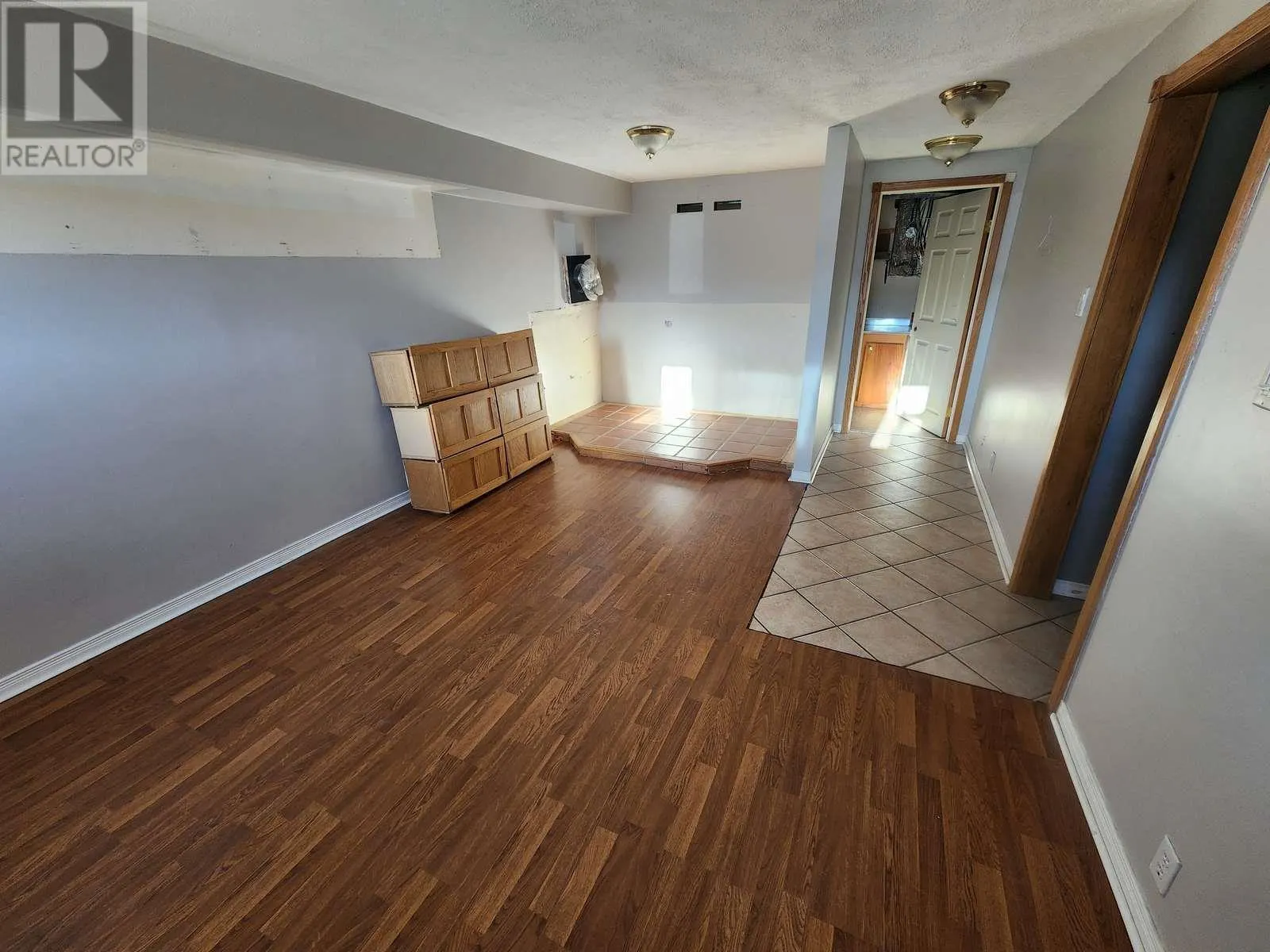 38 EASTGROVE CRES