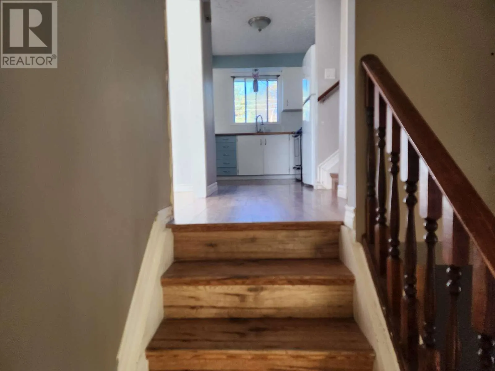 38 EASTGROVE CRES