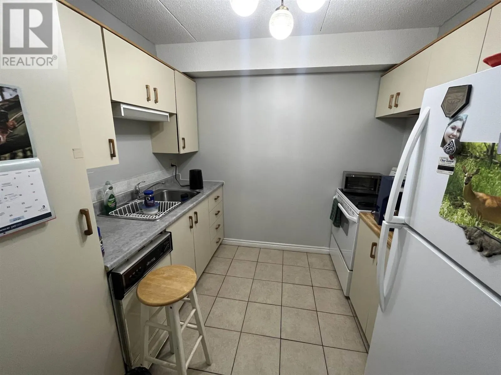 160 725 James Street S