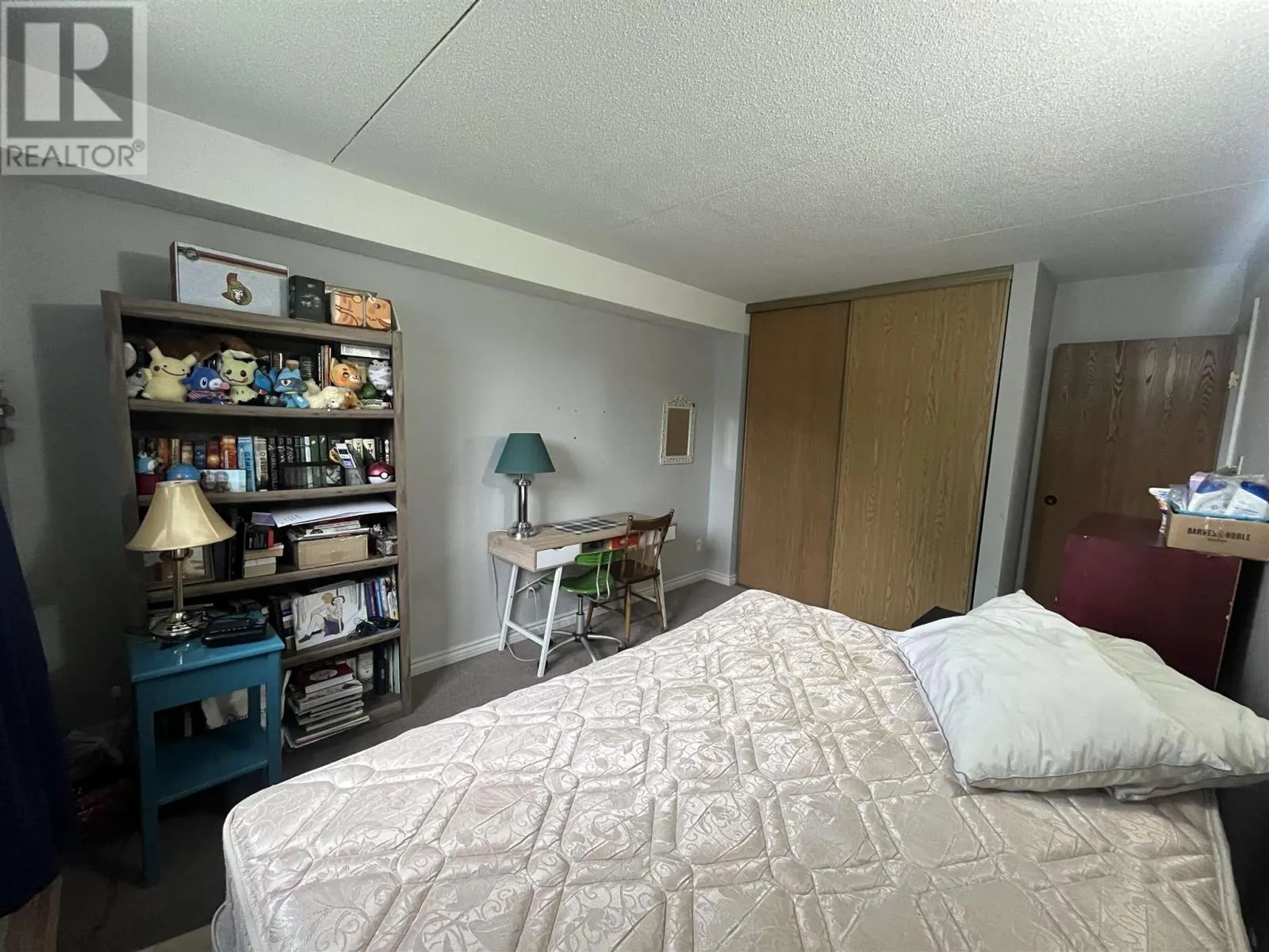 160 725 James Street S