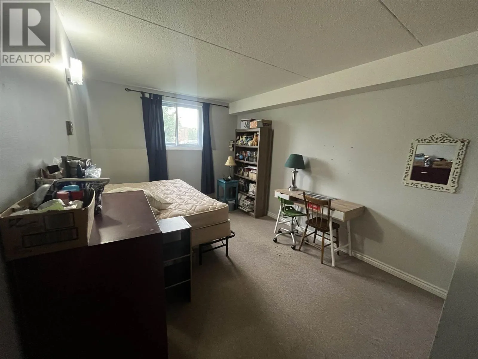 160 725 James Street S