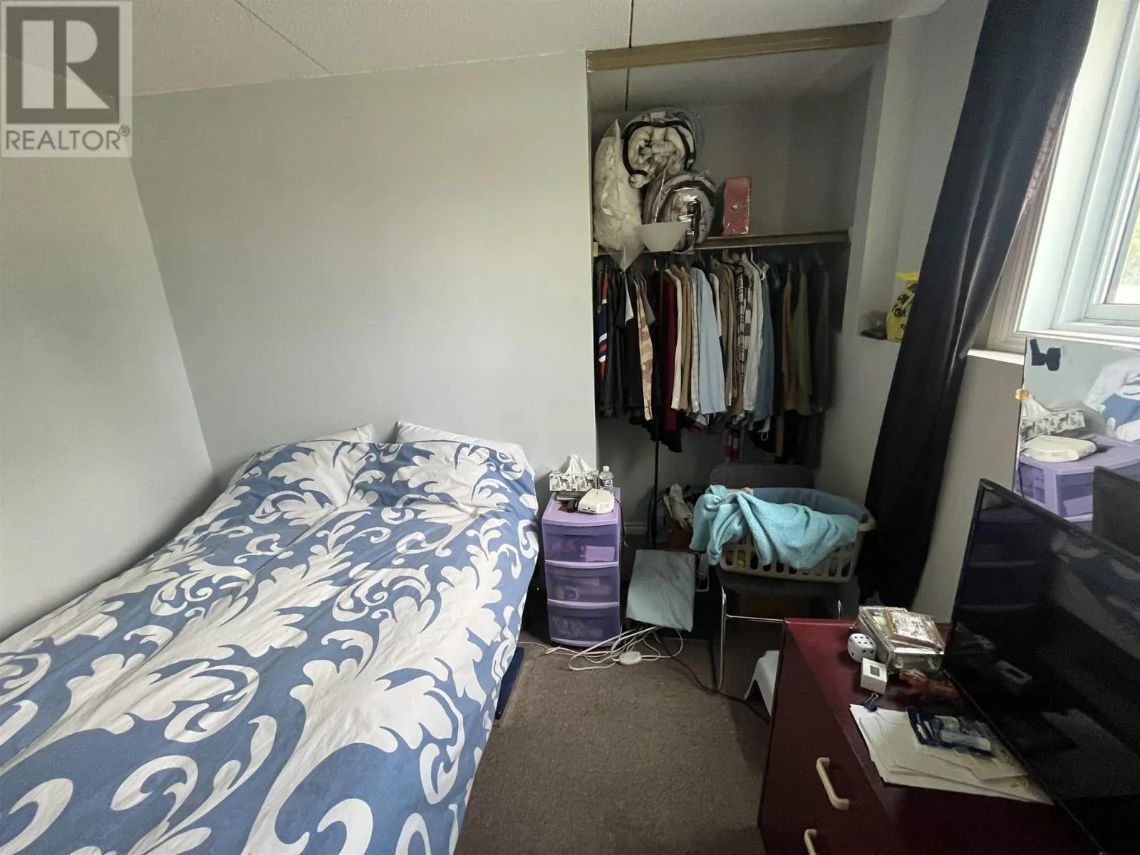 160 725 James Street S