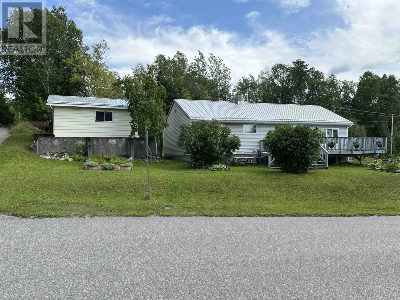 16 Lakeview Avenue