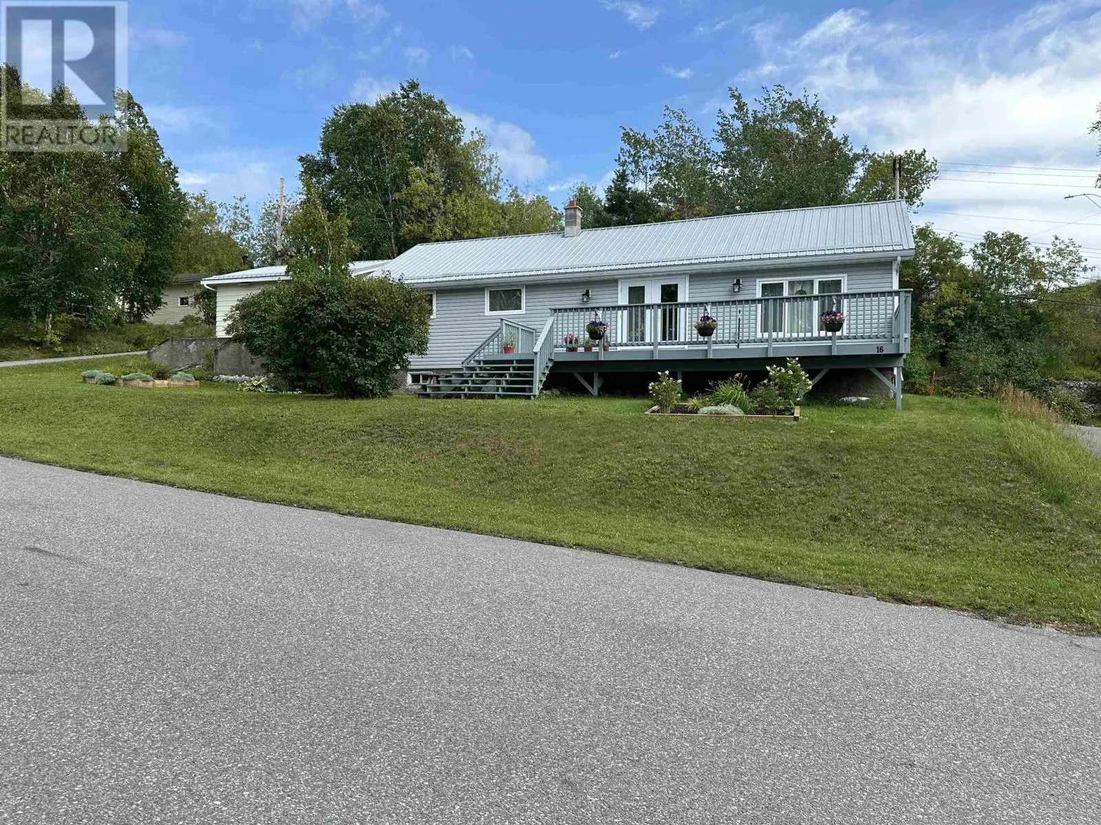 16 Lakeview Avenue
