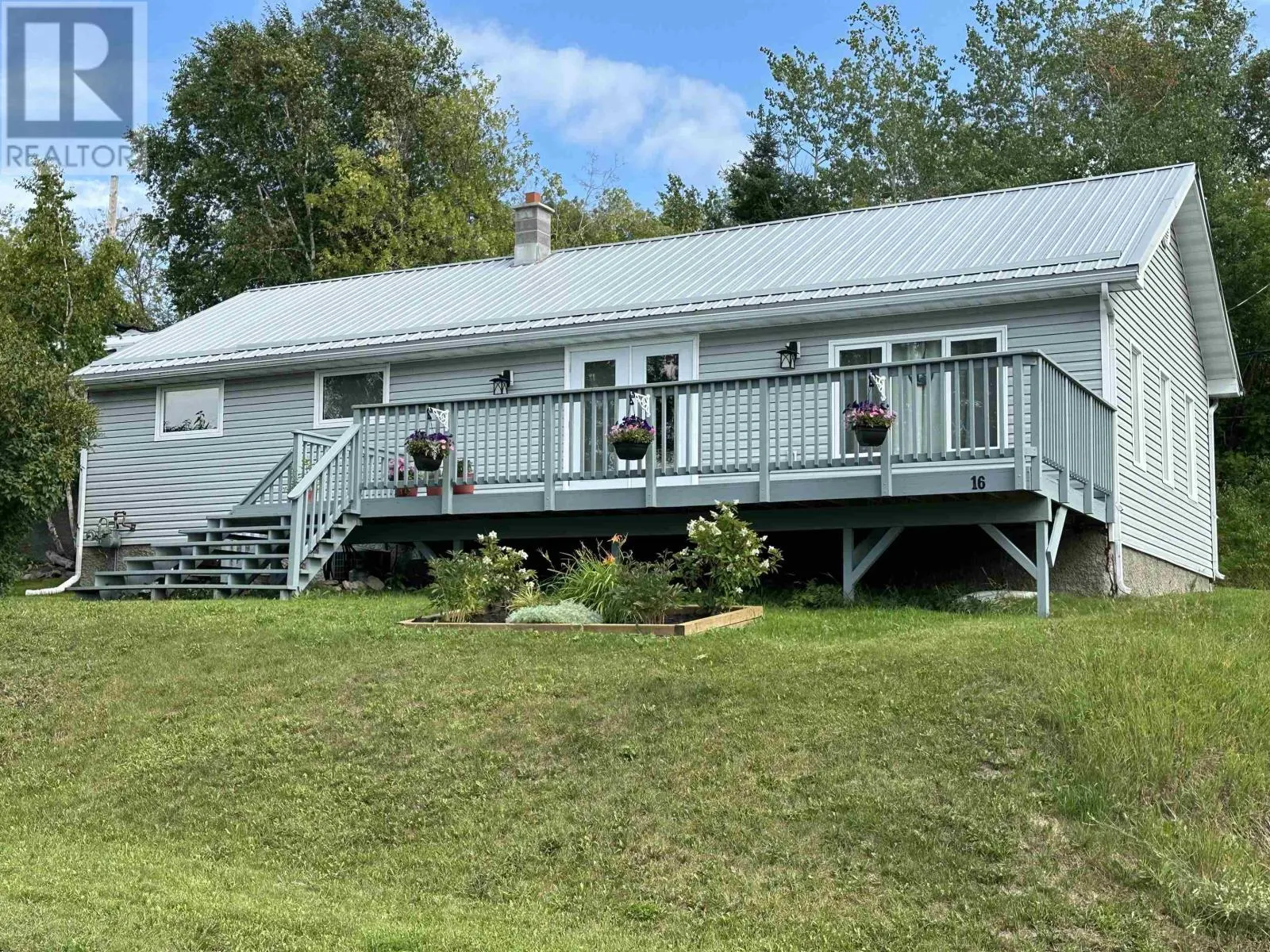 16 Lakeview Avenue