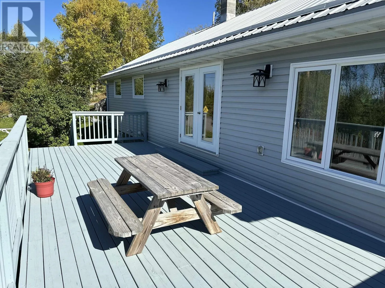16 Lakeview Avenue