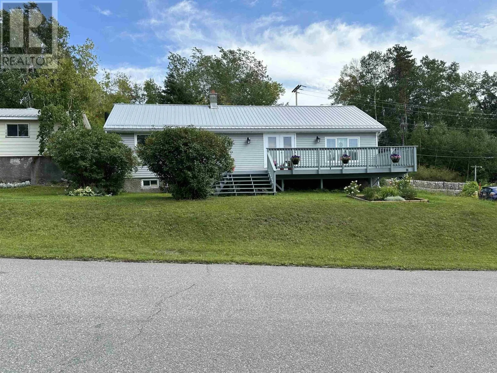 16 Lakeview Avenue