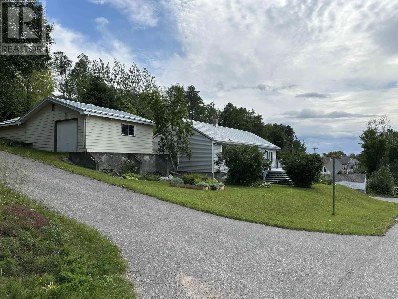 16 Lakeview Avenue