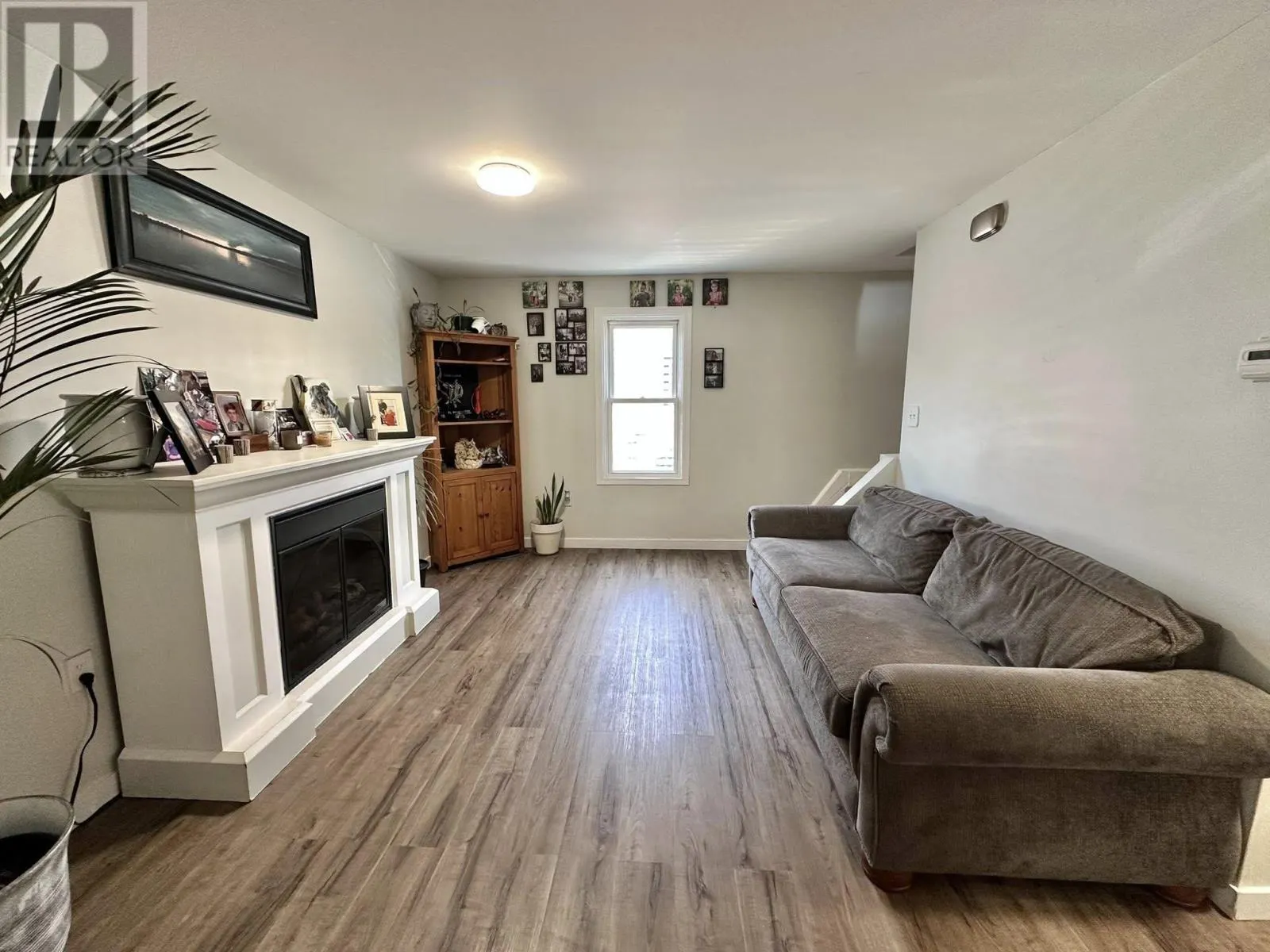 230 Amelia ST E