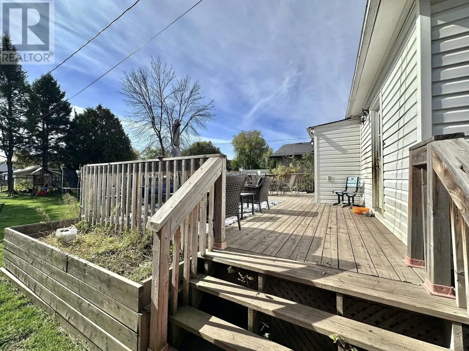 230 Amelia ST E