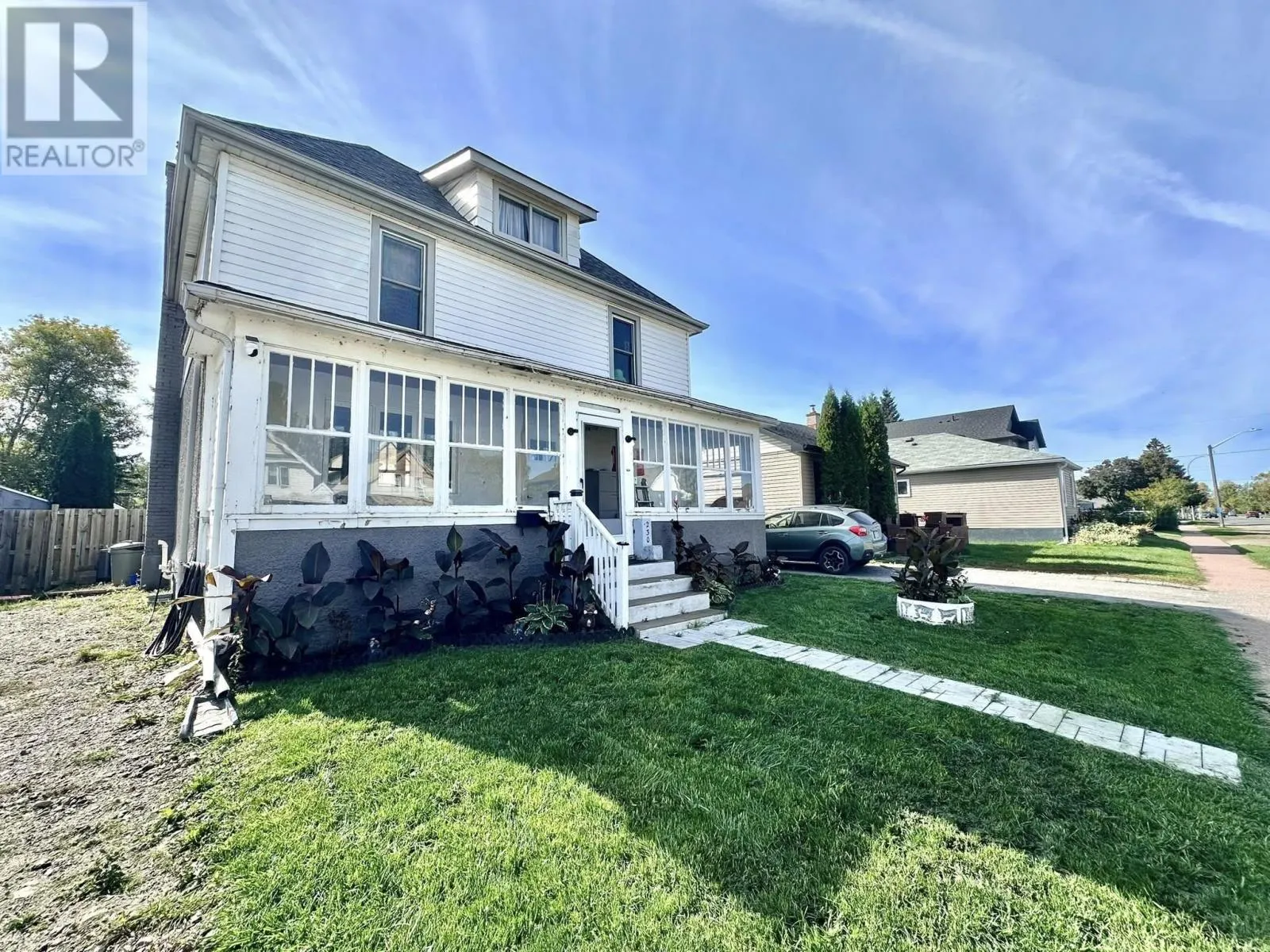230 Amelia ST E