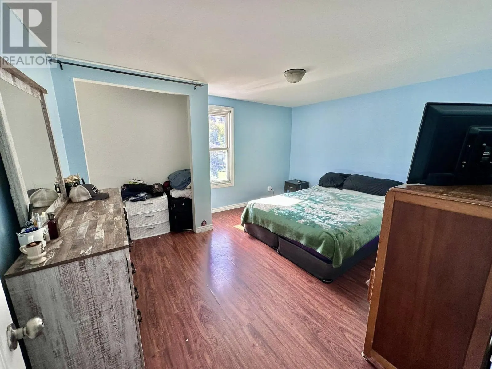 230 Amelia ST E