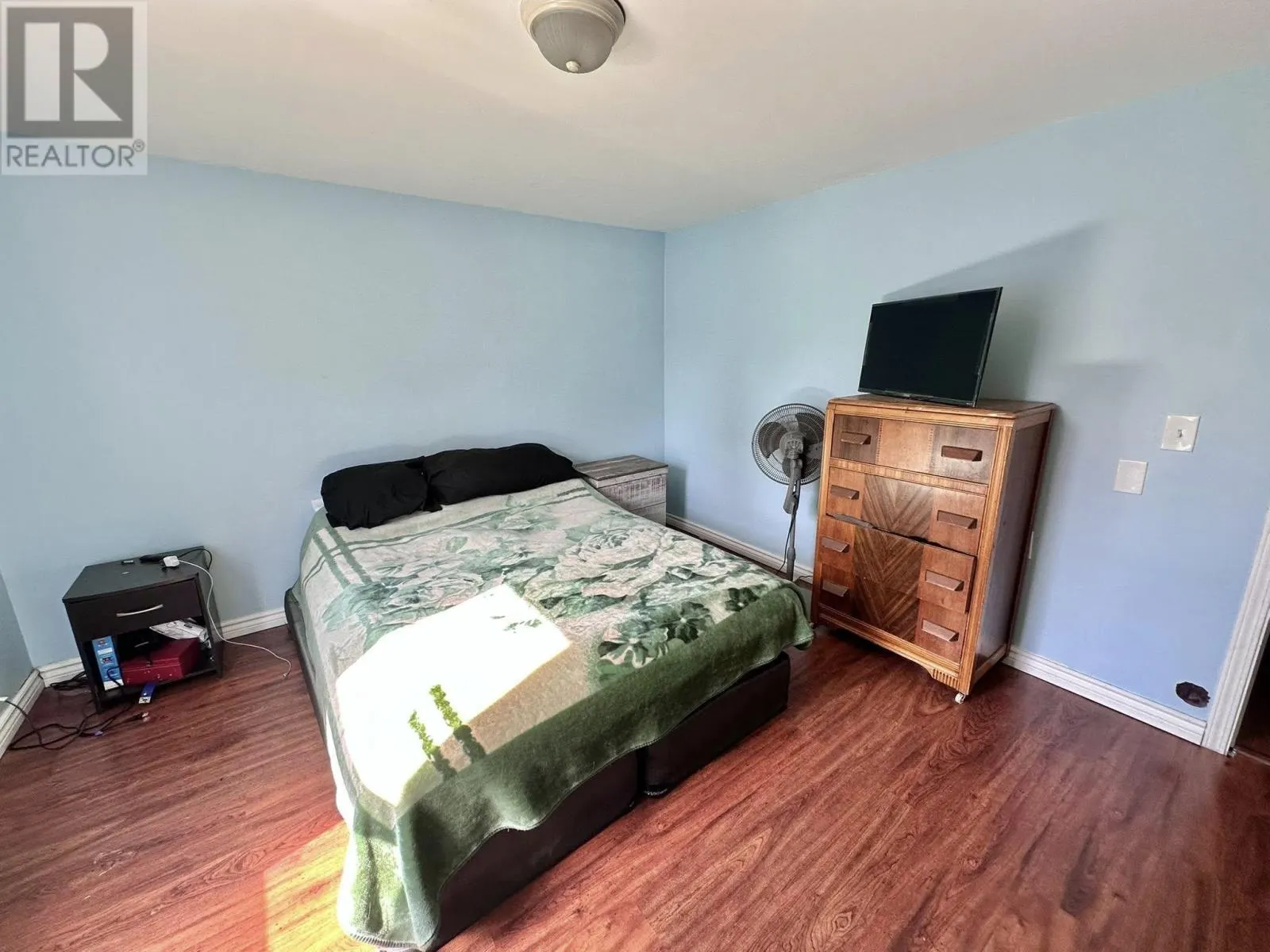 230 Amelia ST E