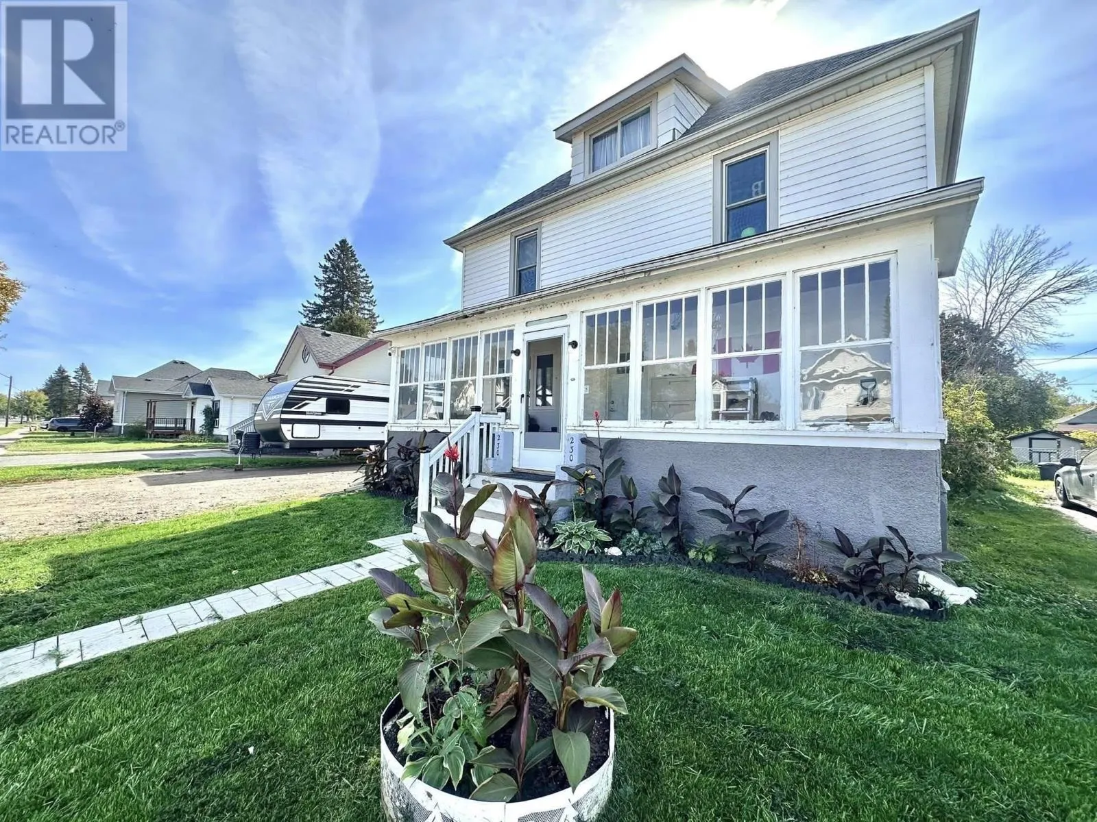 230 Amelia ST E