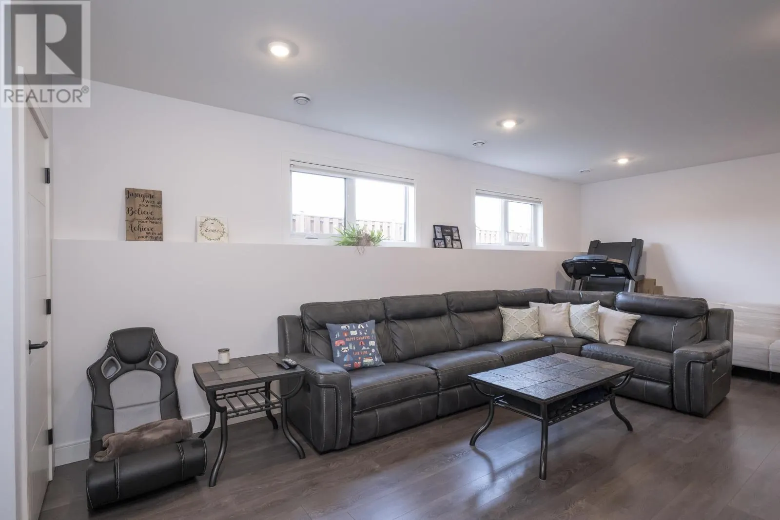 437 Aquamarine DR
