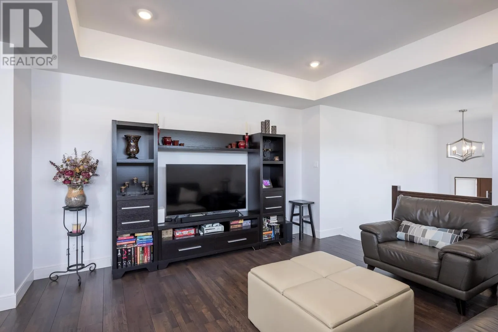 437 Aquamarine DR