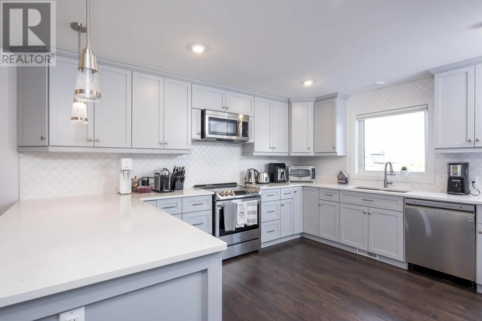 437 Aquamarine DR