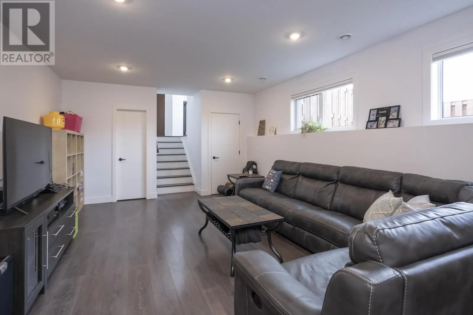 437 Aquamarine DR