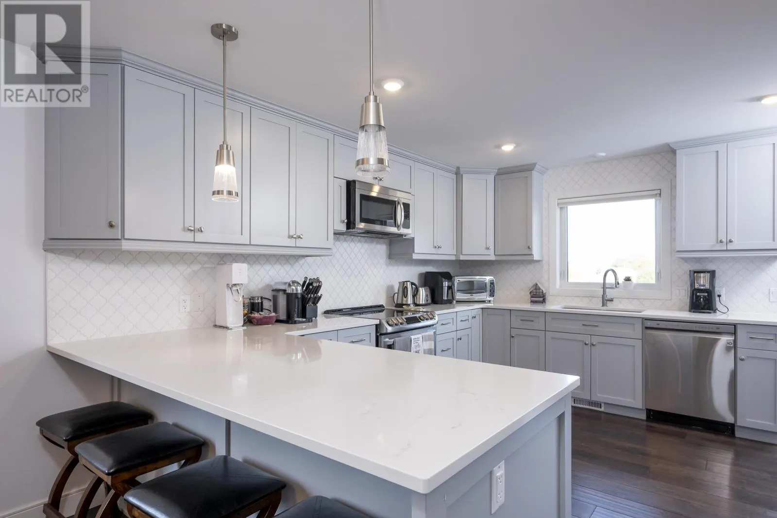 437 Aquamarine DR