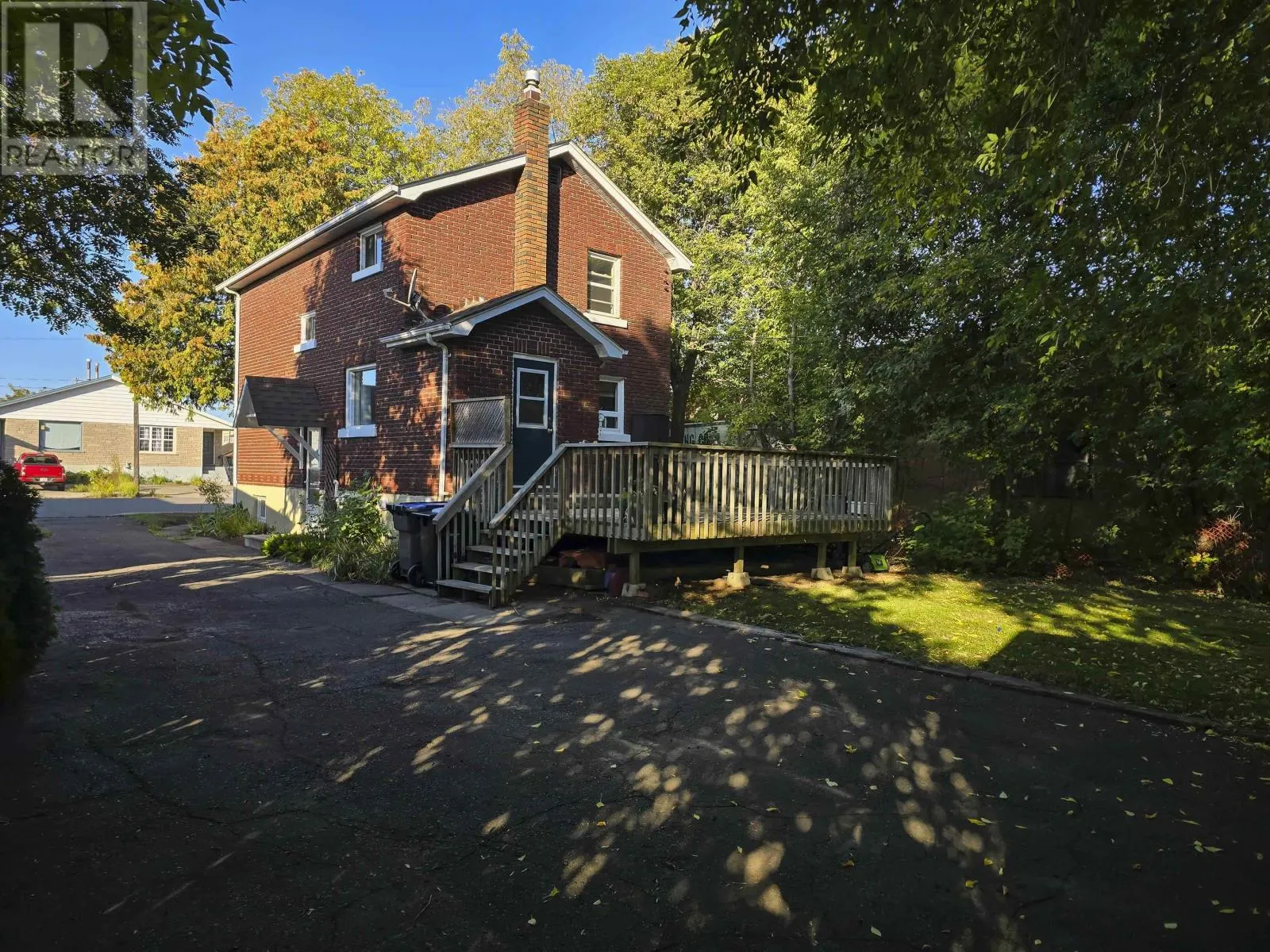 622 McTavish St
