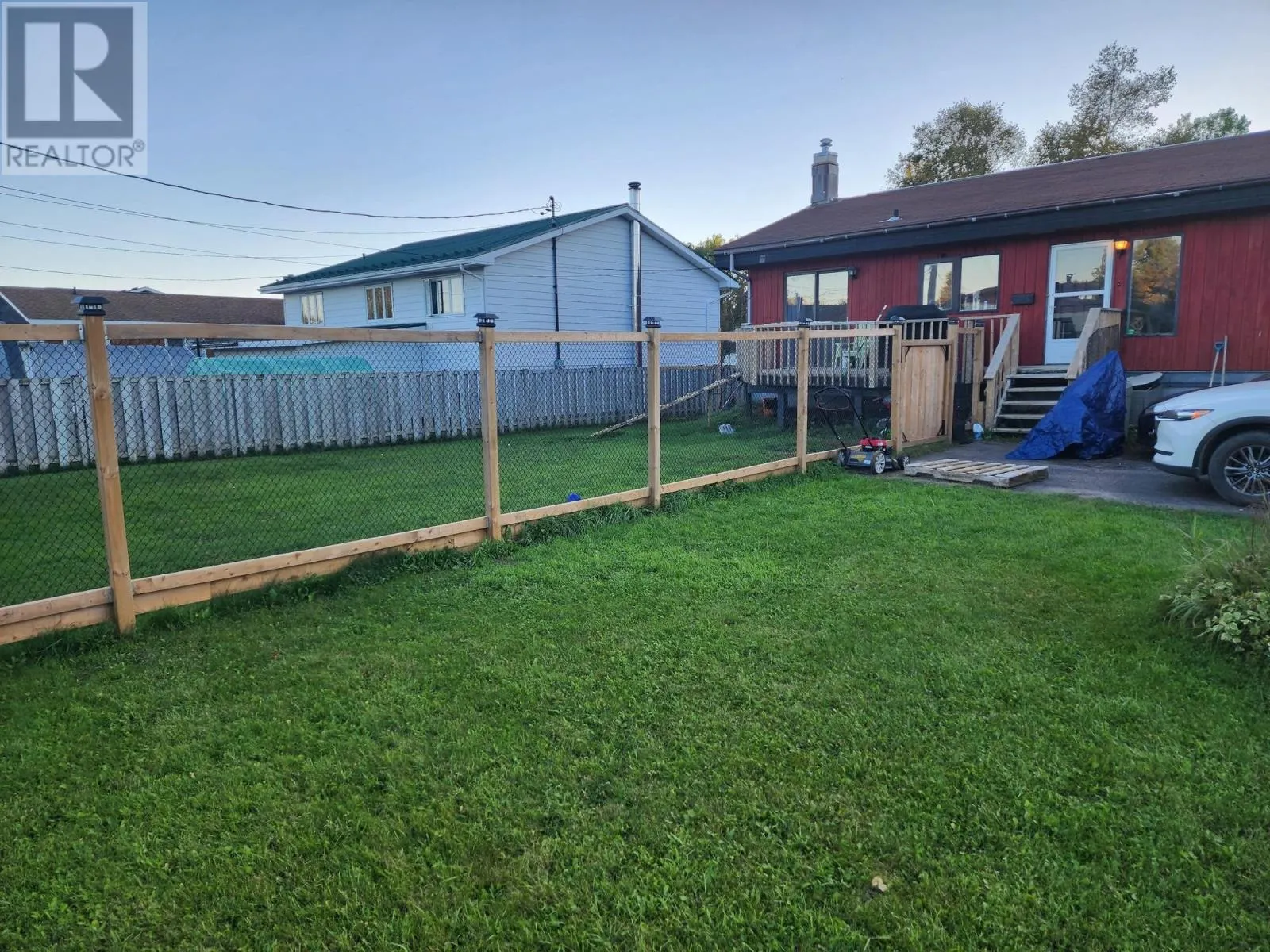 41 SOUTHRIDGE CRES