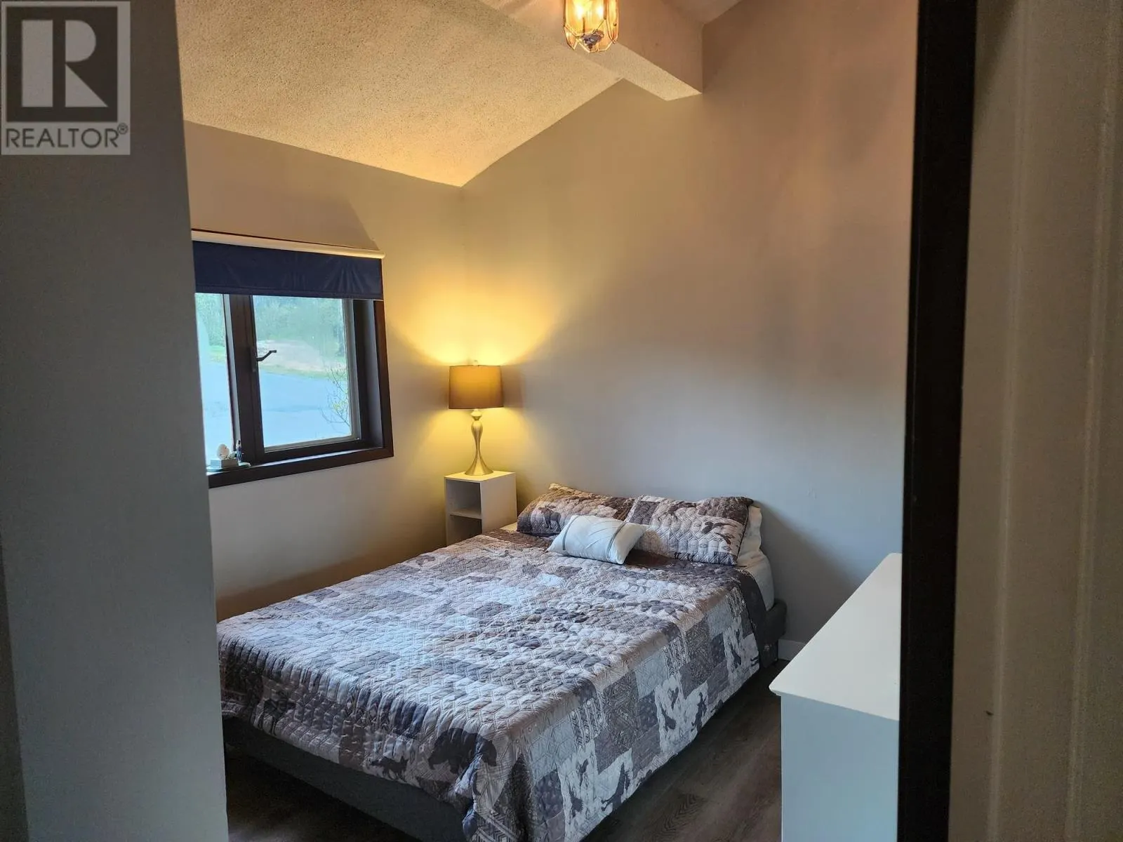 41 SOUTHRIDGE CRES