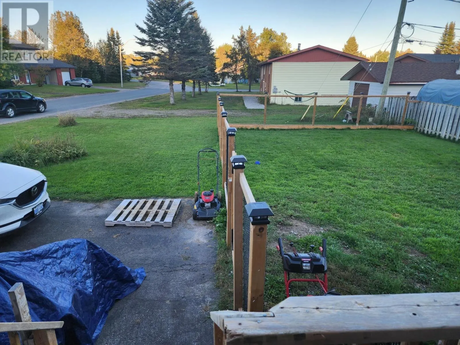 41 SOUTHRIDGE CRES