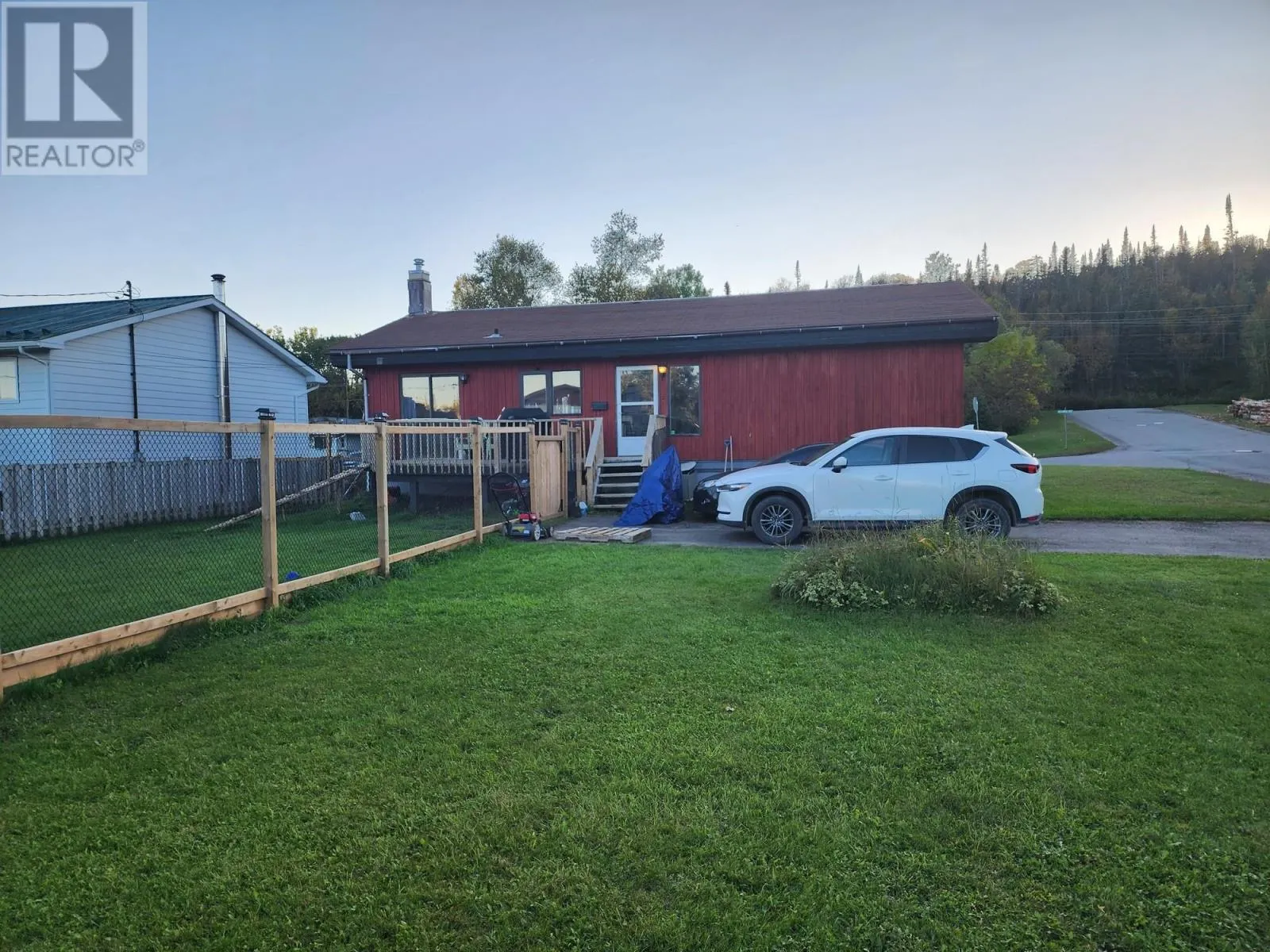 41 SOUTHRIDGE CRES