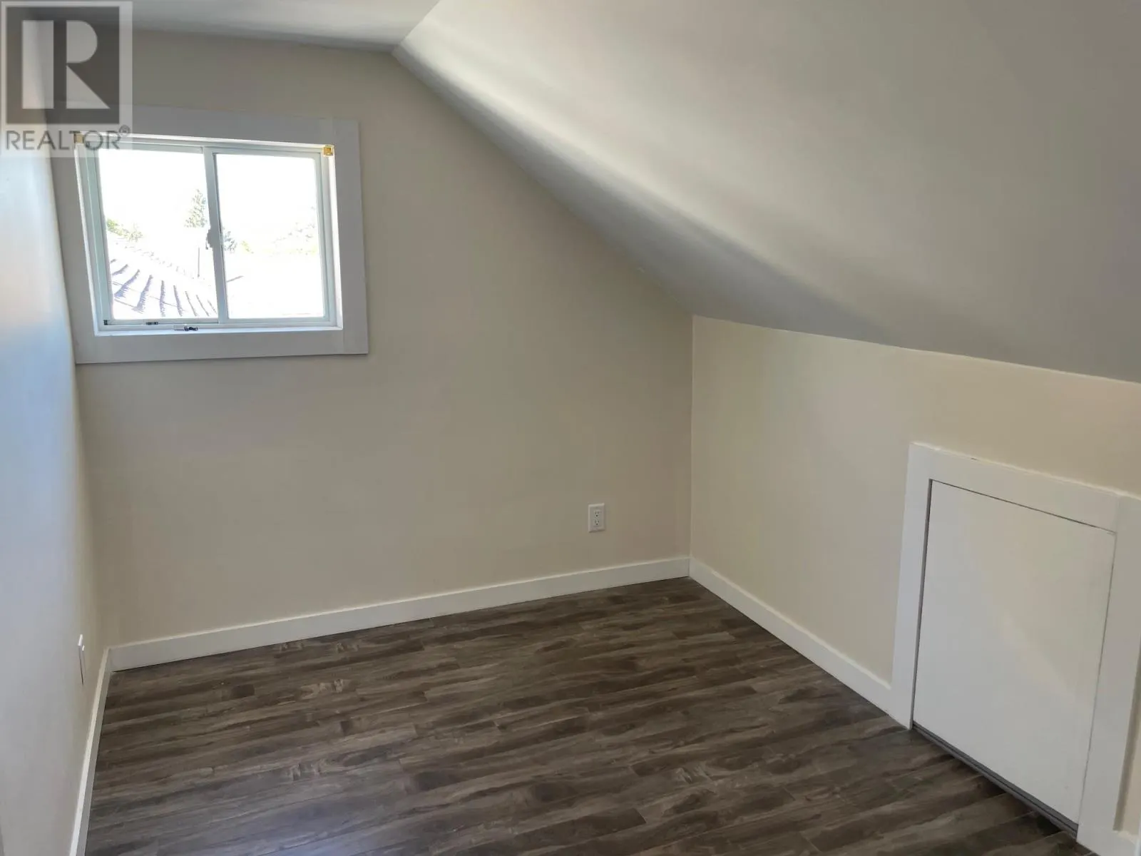351 Amelia ST E