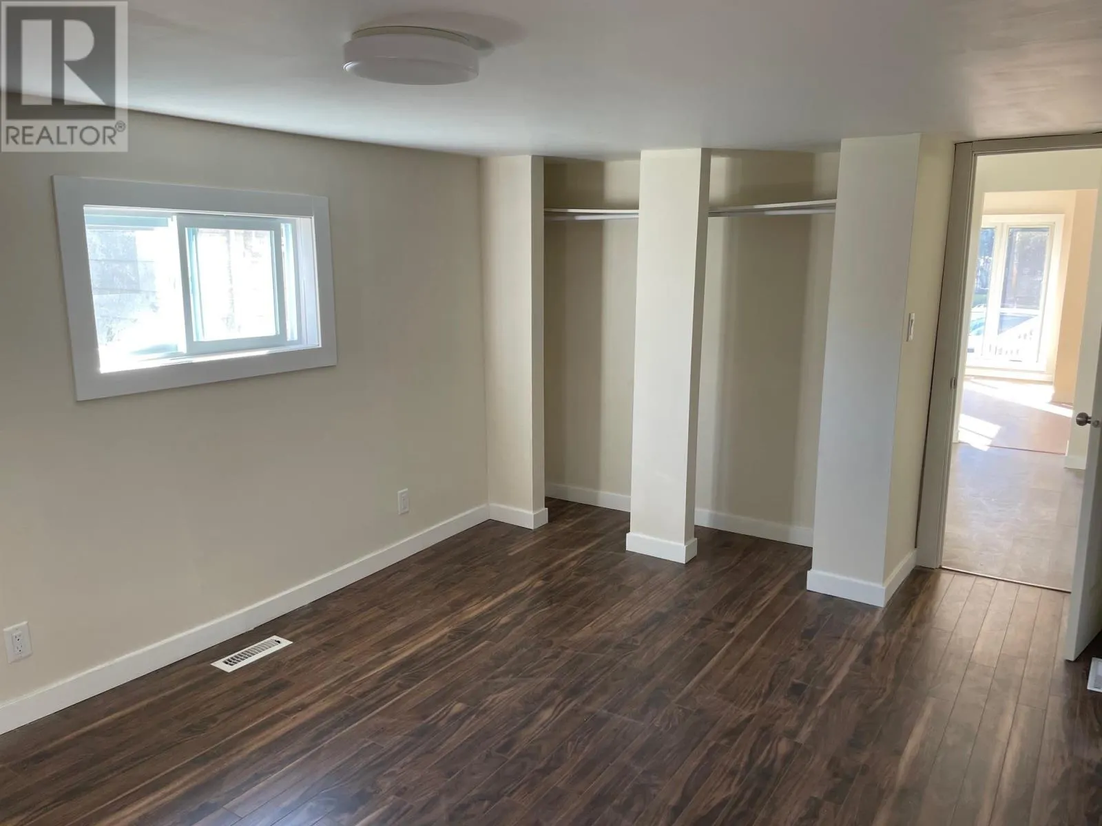 351 Amelia ST E