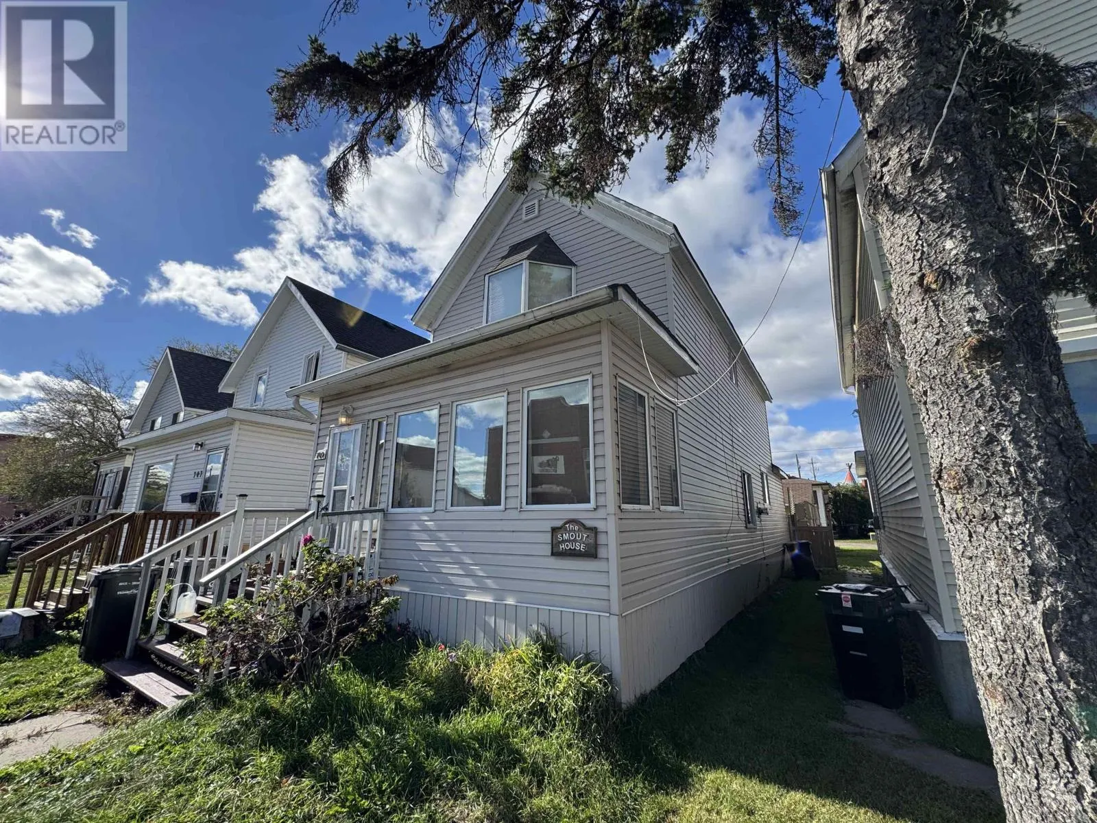 709 McKenzie ST