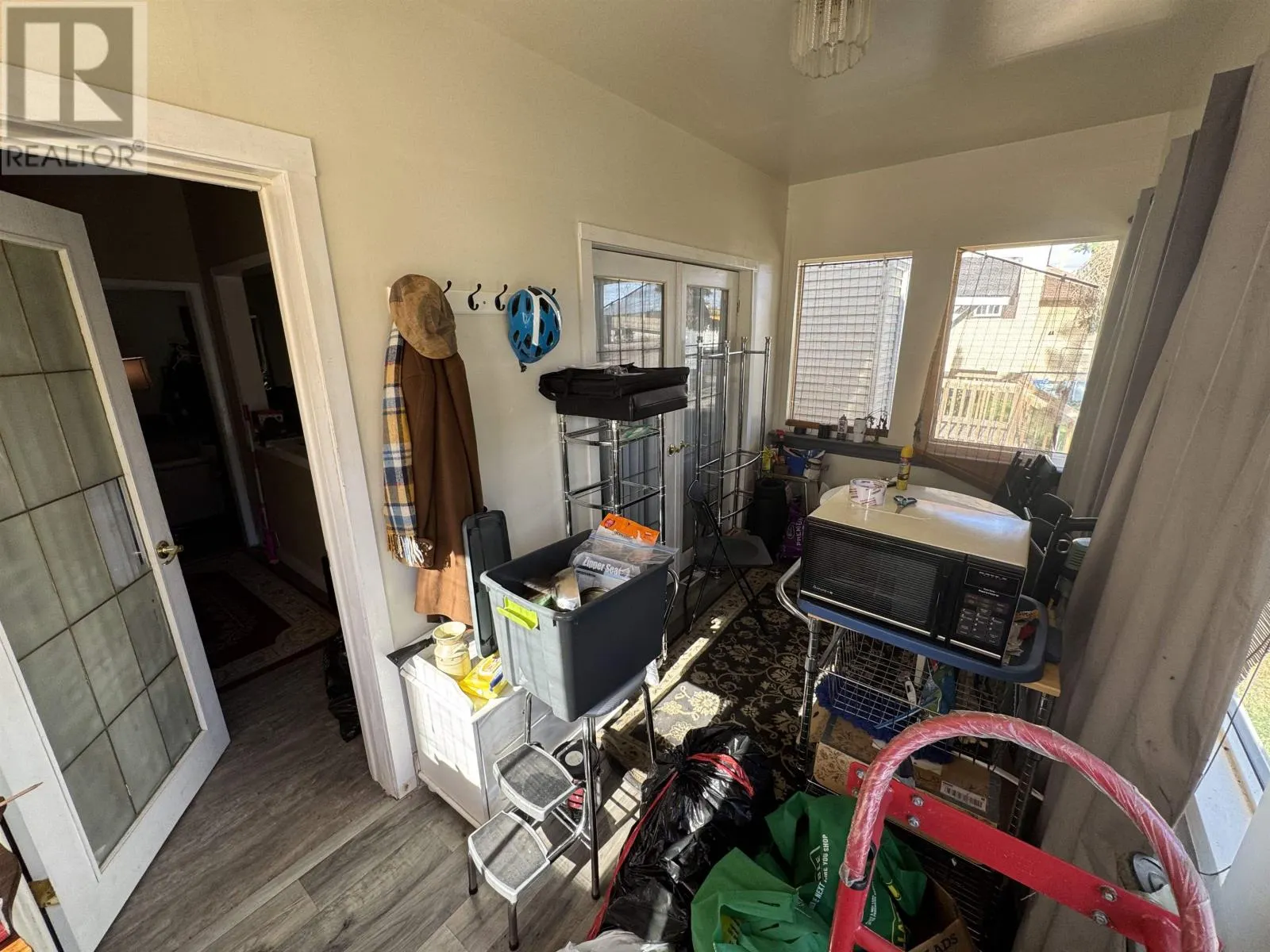 709 McKenzie ST