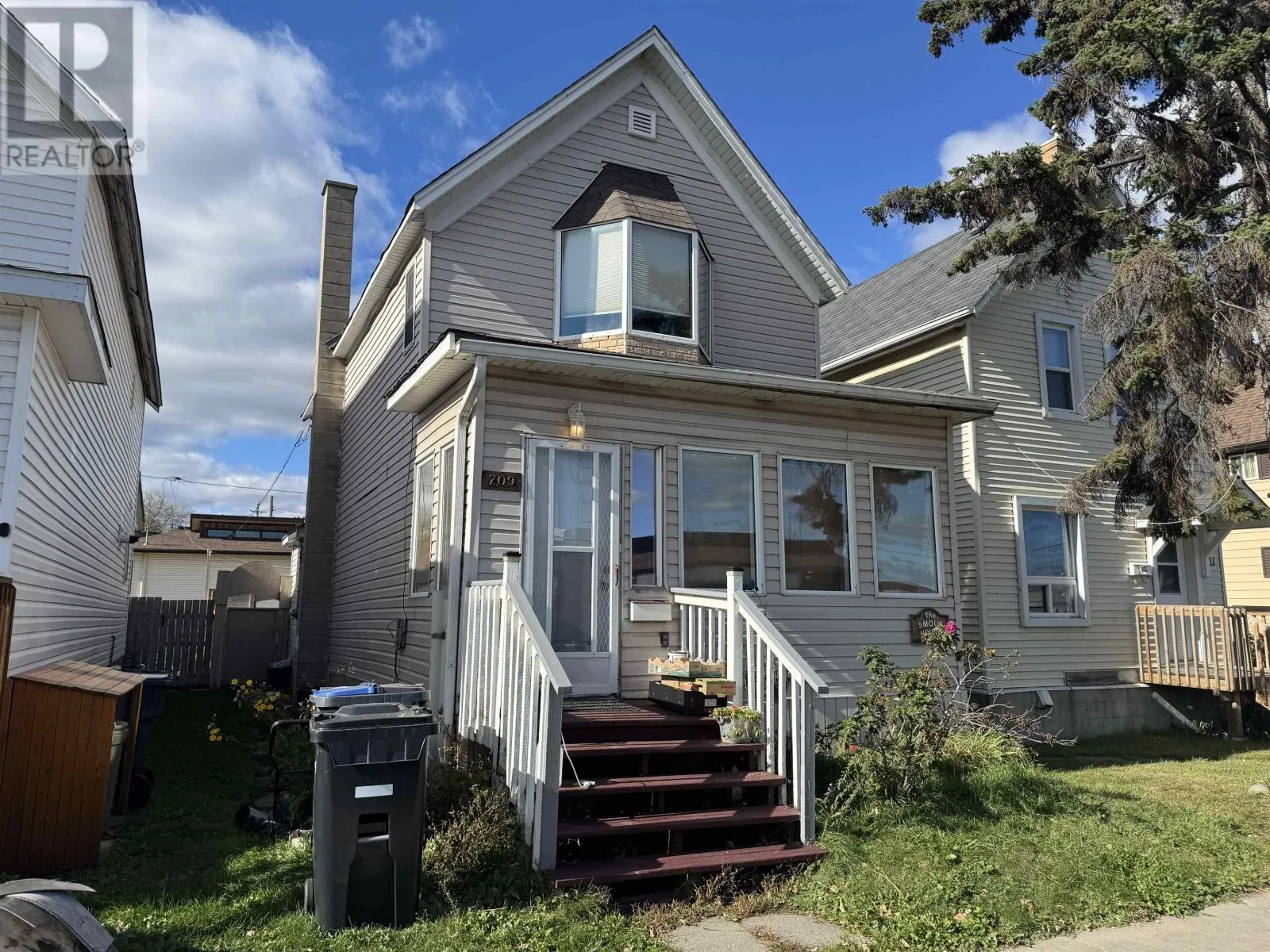 709 McKenzie ST