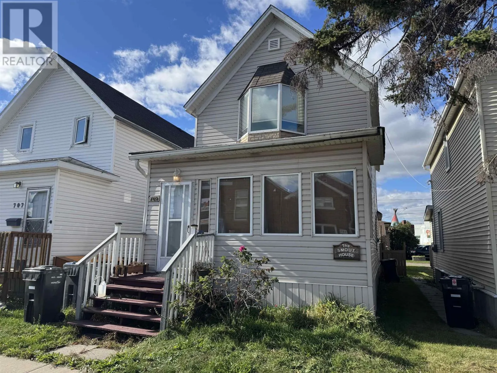 709 McKenzie ST