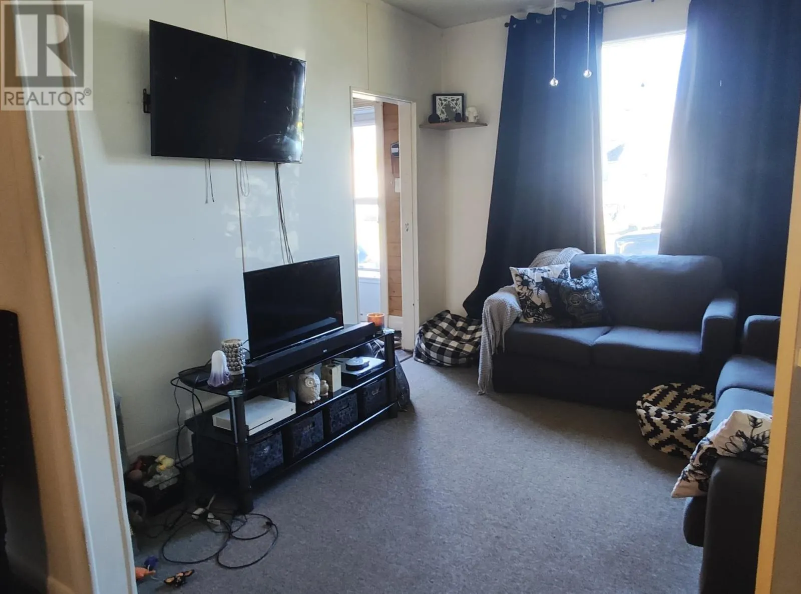 421 Archibald St. S