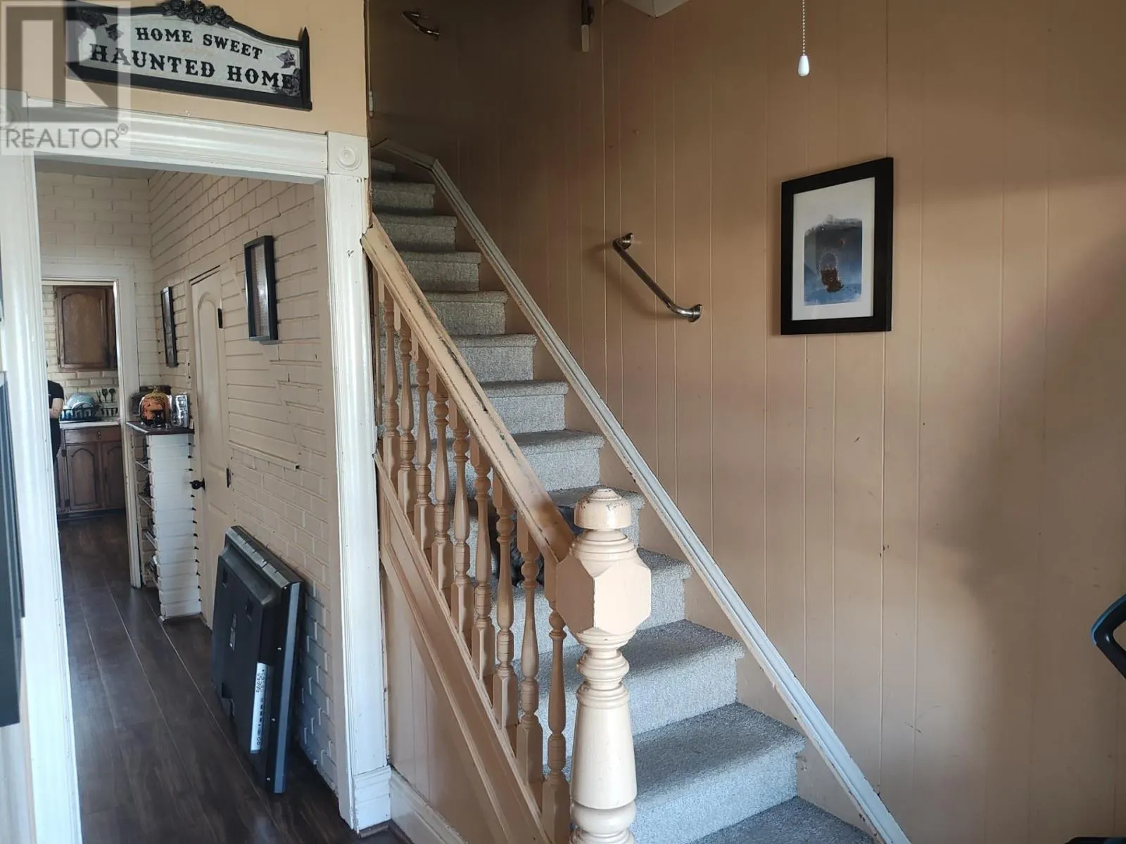 421 Archibald St. S