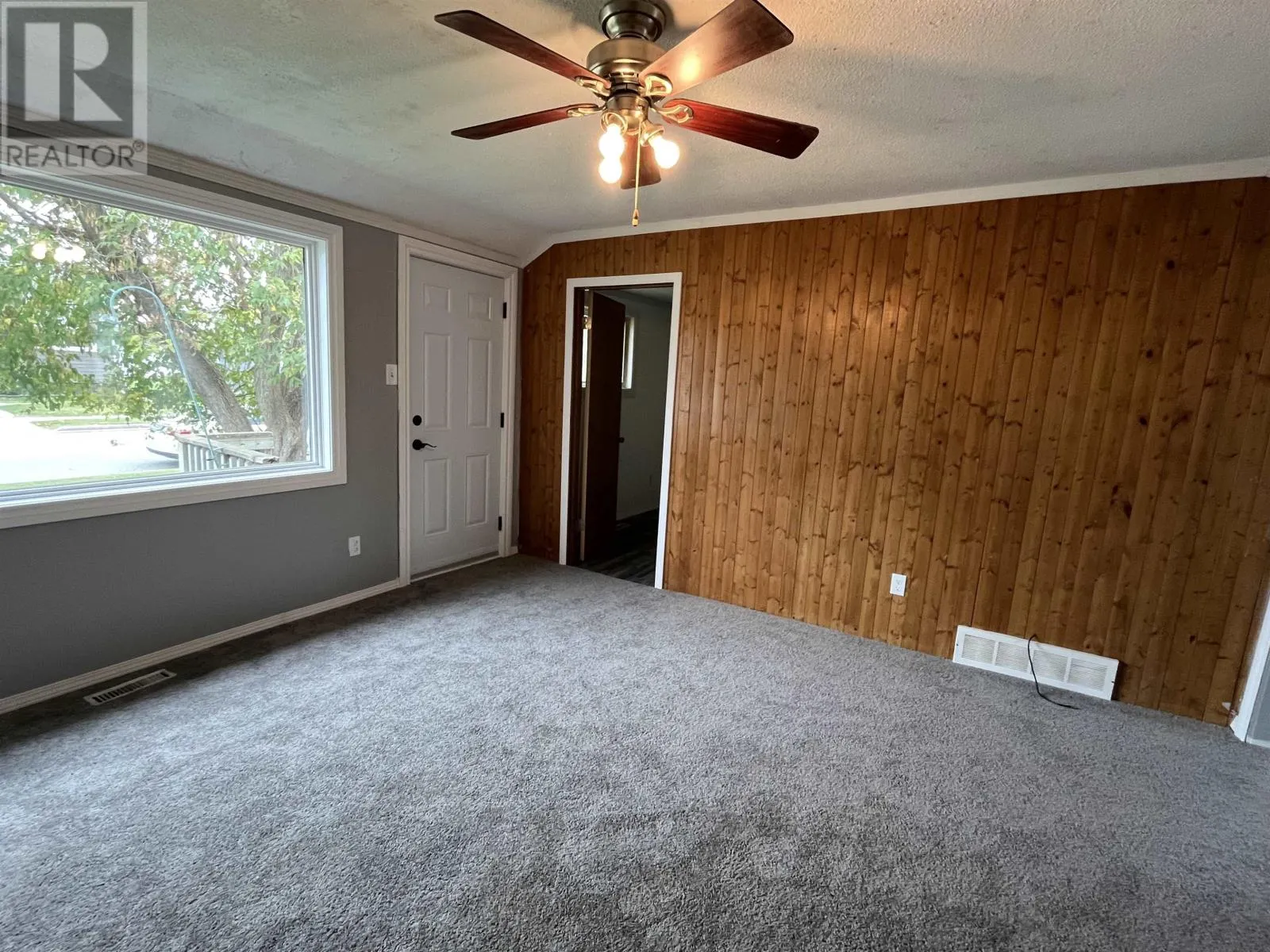 925 Crowe AVE