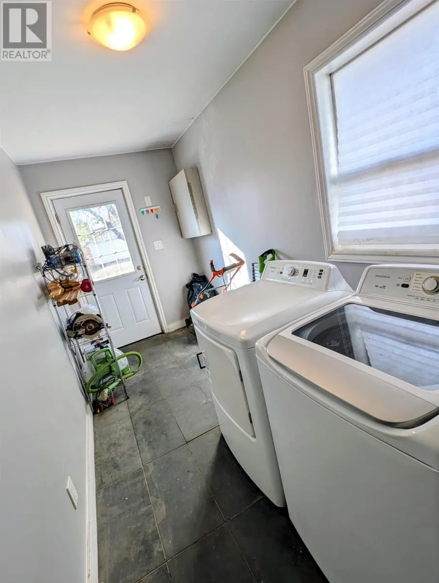 1108 Frederica ST W