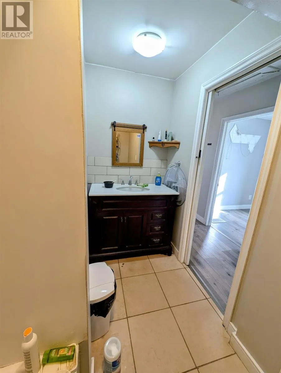 1108 Frederica ST W