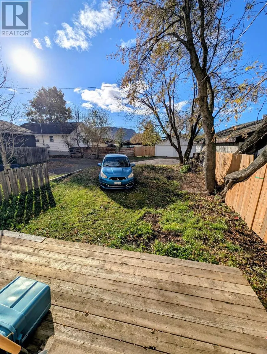 1108 Frederica ST W