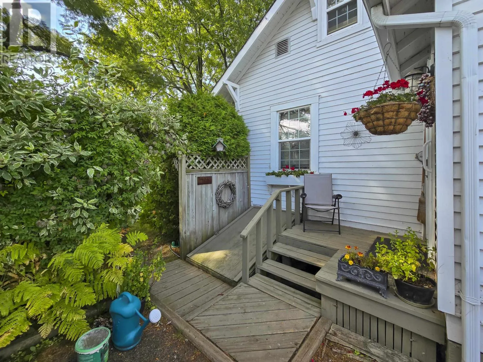 29 Emmerson AVE