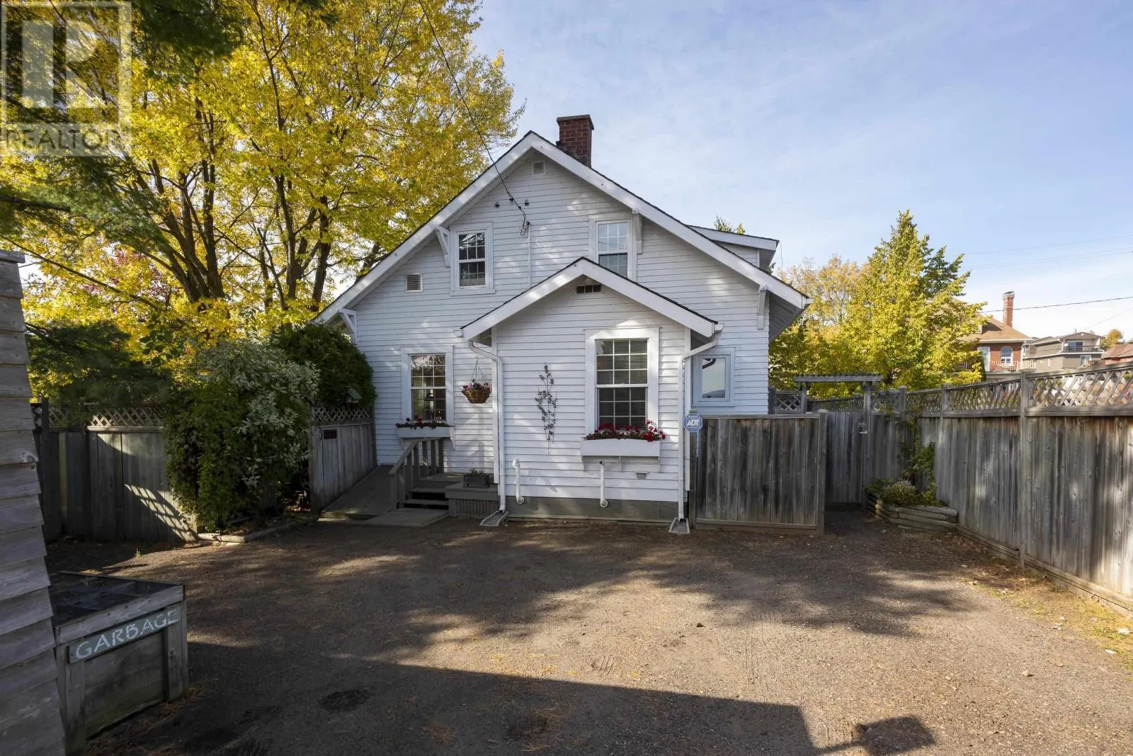 29 Emmerson AVE