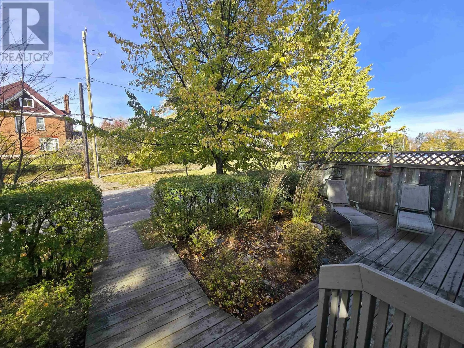 29 Emmerson AVE