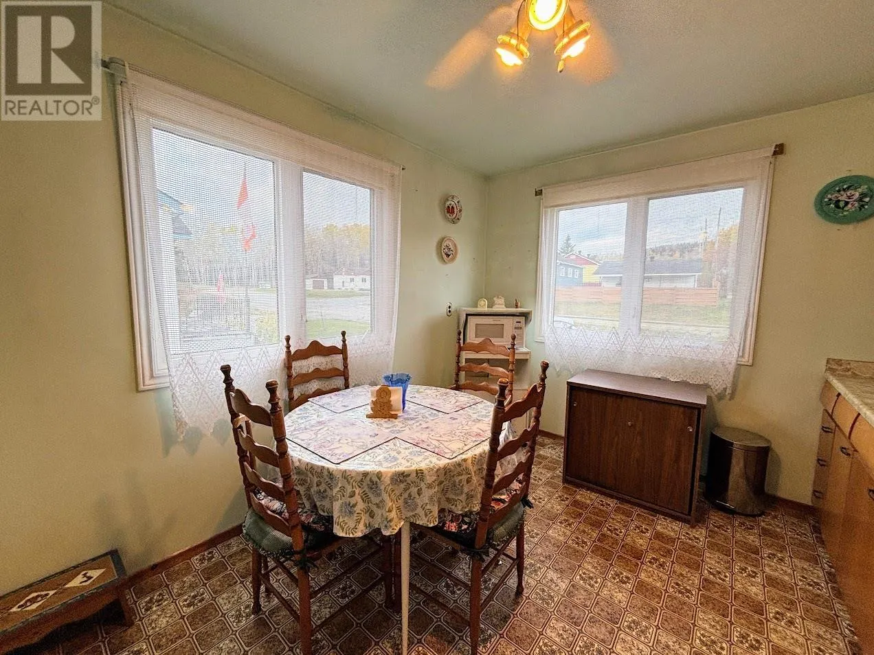 22 Robin AVE