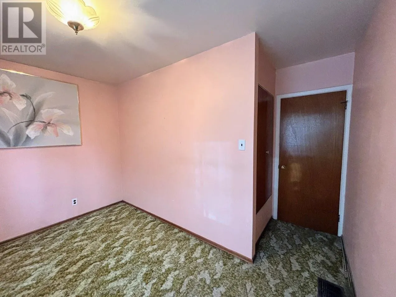 22 Robin AVE