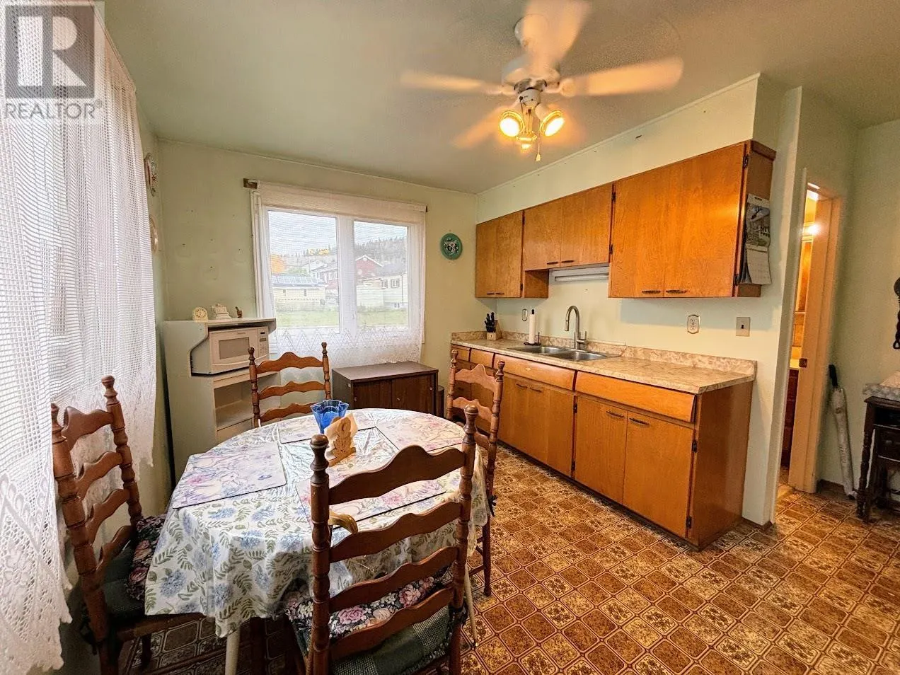 22 Robin AVE
