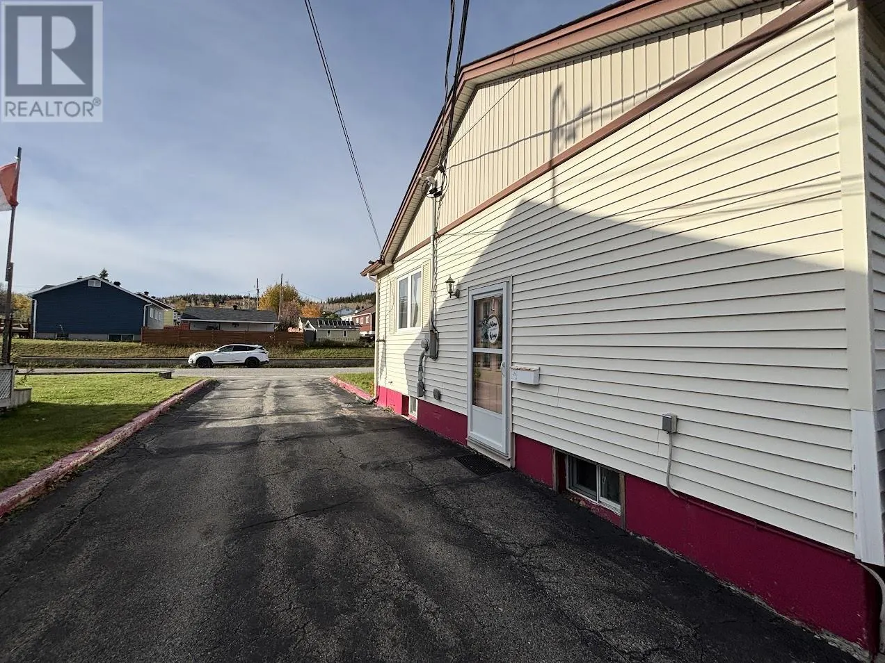22 Robin AVE